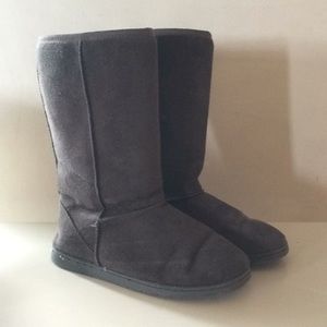 DAWGS Furry Grey Boots